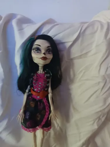 Boneca monster high skelita.