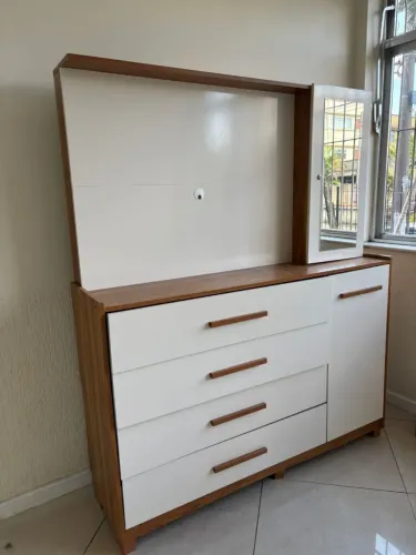 Cômoda 4 gavetas e 2 portas com painel de TV