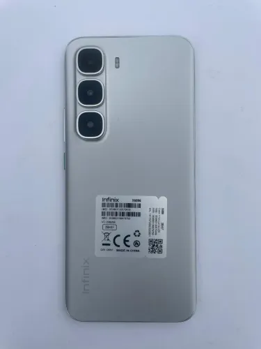 Vende-se um celular novo com apenas 3 meses de uso