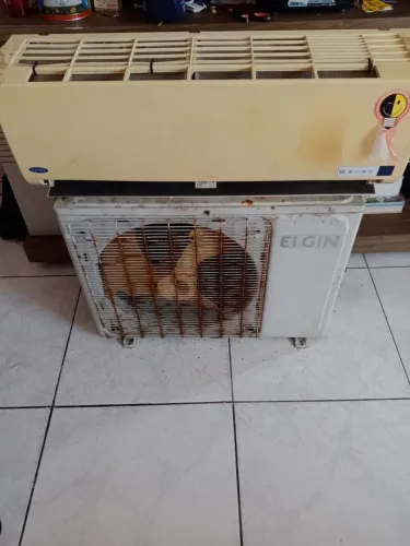 Ar condicionado 9mil btus. Funciona perfeitamente!