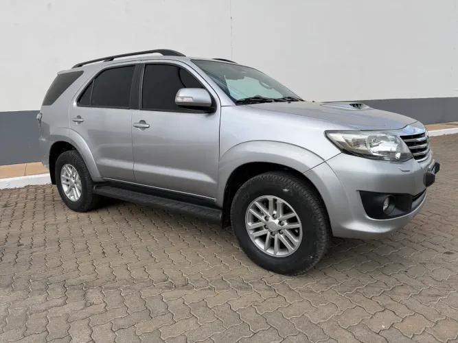 Toyota Hilux SW4 SRV D4-d 4X4 3.0 TDI Dies. AUT 2015
