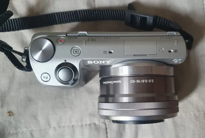 Sony nex 5t + Lente kit 16-50mm oss + 02 baterias + Conversor EF-NEX