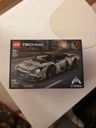 Lego Technic Lamborghini Revuelto Lacrada 1135 peças