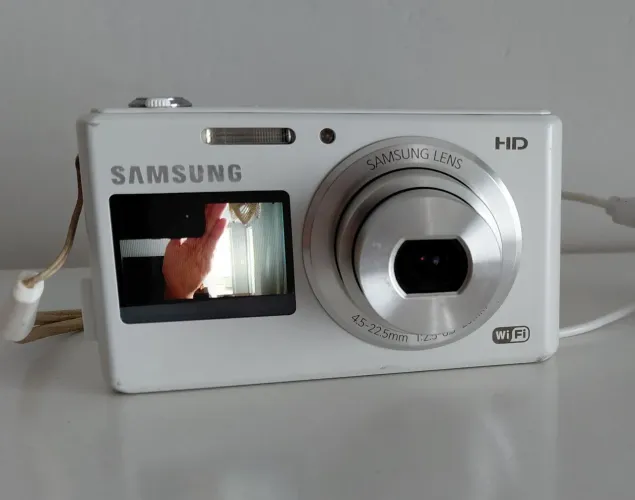 Camera digital Samsung DV150F HD WiFi - 16MP (COM TELA DE SELFIE)