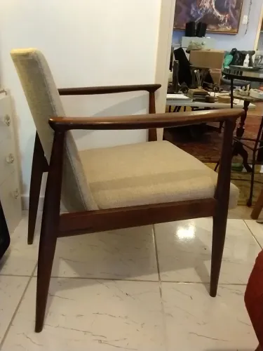 Poltrona estilo Joaquim Tenreiro