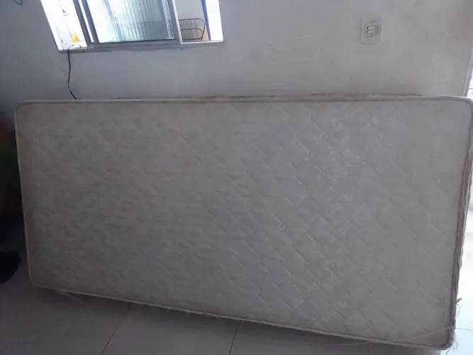 Vendo uma cama semi nova cm um colchão toda boaaa, 340