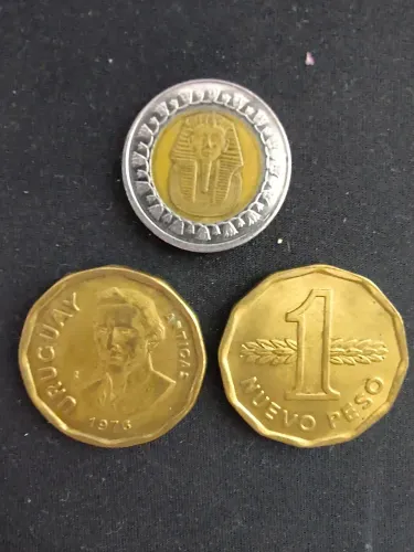 Lote 3 moedas - 1 Nuevo Peso Uruguai, 1ibra Egípcia faraó Tutankhamon