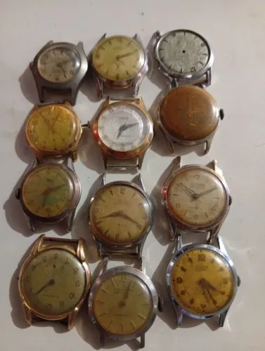 Vendo relógios antigos