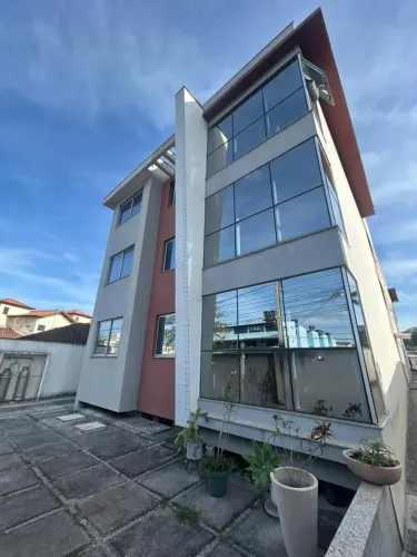 Apartamento em bairro nobre da cidade e apoucos metros do Emissário em Costa Azul - Rio da