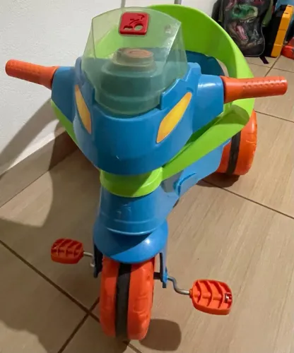 Triciclo infantil (motoca)