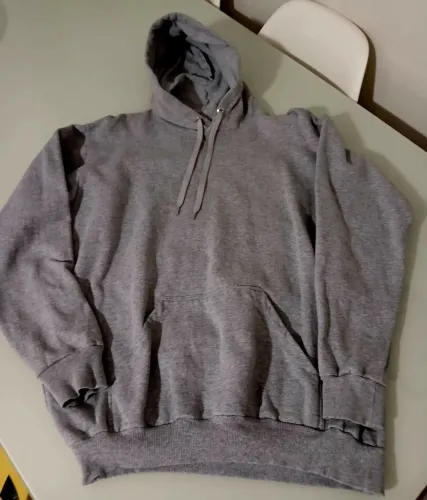 Vendo essa camisa de frio unisex ...moletom veste M usada uma vez 