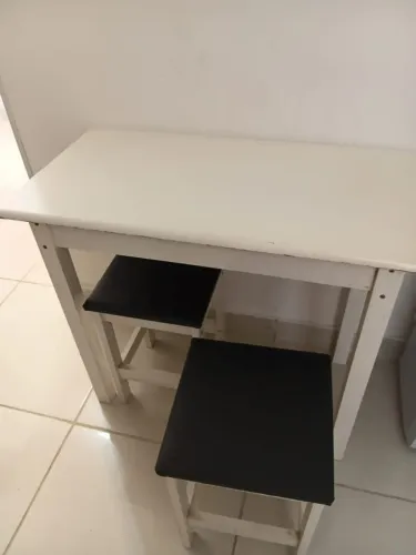 Desapego Cômoda, mesa com duas cadeiras e Suggar