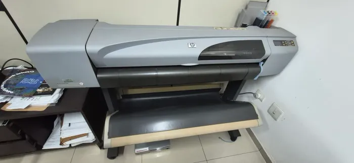 Plotter HP designjet 500 com Booker de tintas