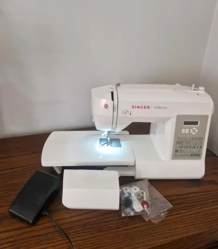 Máquina de costura singer brilliance 127v 