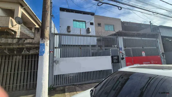 Prédio comercial na Av. Lider