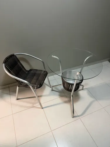 Mesa de Vidro para Varanda com Cadeira - Alumínio e Fibra