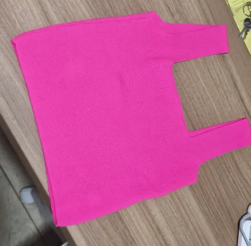 Cropped de crochê rosa