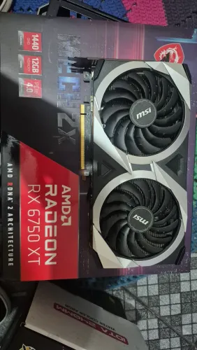Placa de video AMD Radeon RX 6750 XT