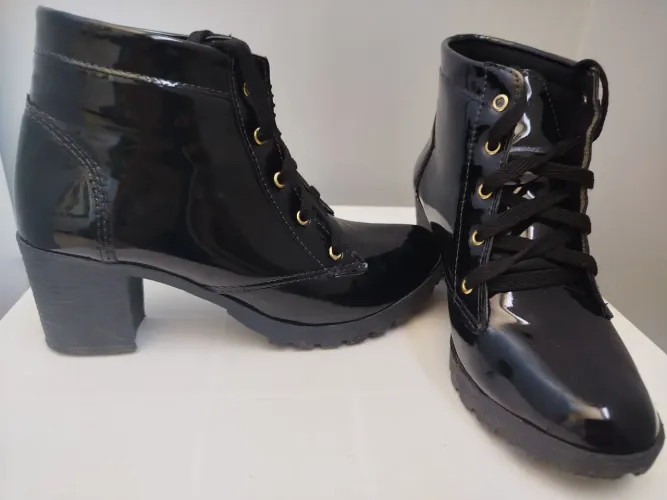 Bota/Coturno em verniz