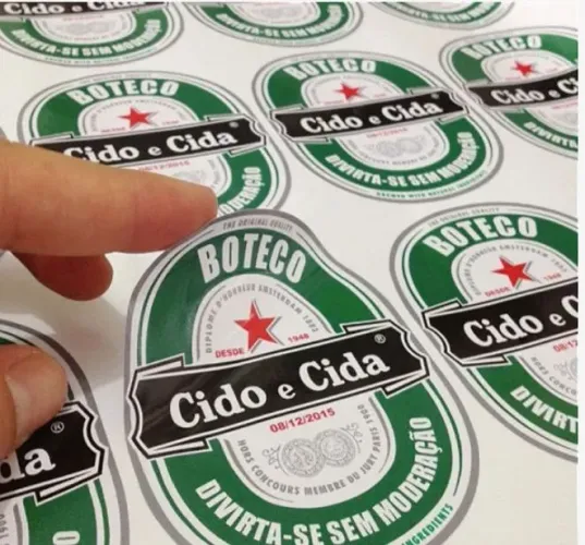 Adesivo de vinil com recorte personalizado