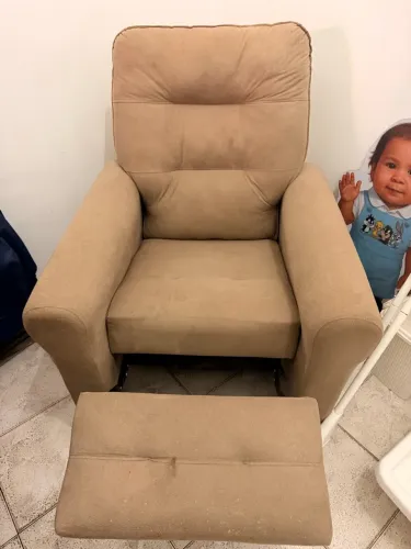 Poltrona reciclável semi nova 