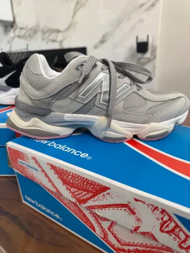 Tênis New Balance - 9060 - Cinza Rosa