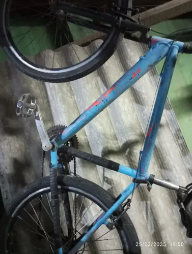 Bicicleta de alumínio