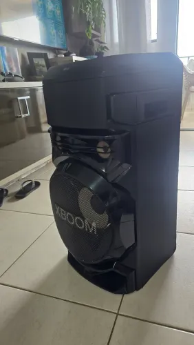 Caixa de Som LG Xboom RNC5 com Bluetooth Função DJ 200W Bivolt Preto RNC5.ABRALLK