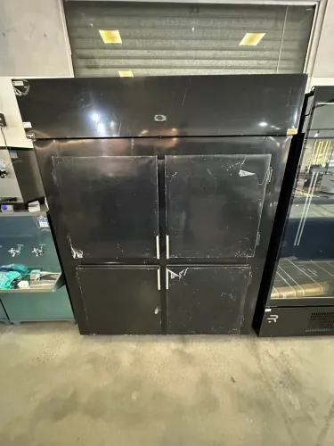 Expositor  cervejeiro 4 portas fechada king 2030 litros preta 