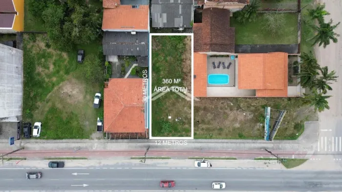 Terreno de 360m² na Av. Celso Ramos, a 500m da praia