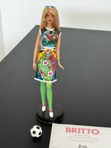 Boneca barbie collector signature romero britto