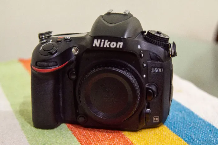 Câmera Full Frame Nikon D600 + Grip - Funcional e Pronta para Uso