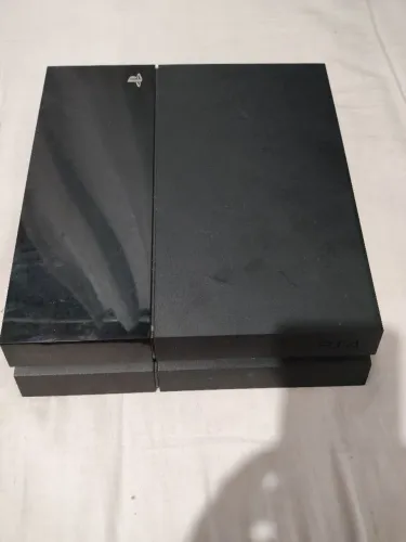 Vende-se PS4 Fat Bloqueado 500g 1.450,00$