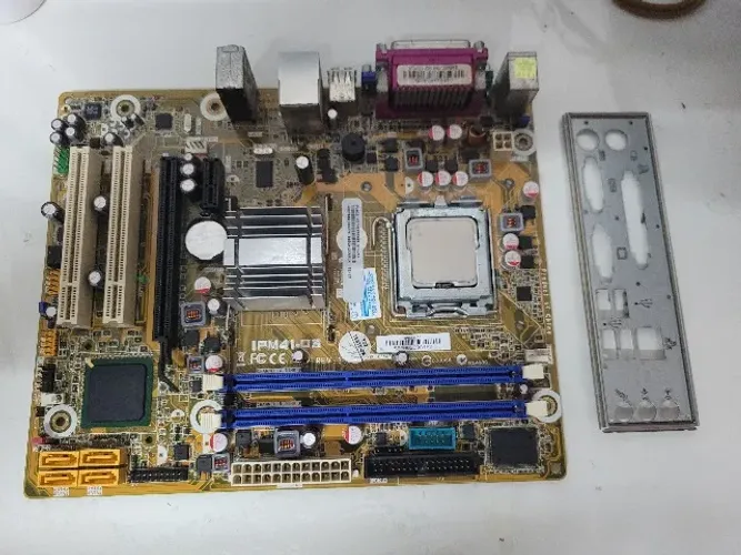 Placa mae IPM41-D3 com DEFEITO