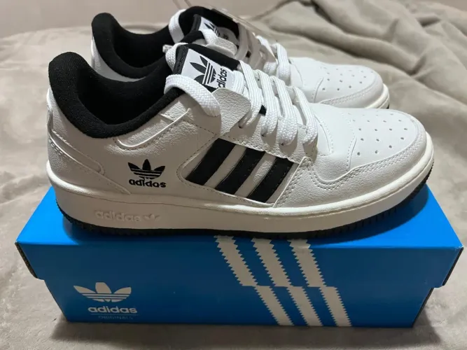 Tênis Adidas branco e preto tamanho 41