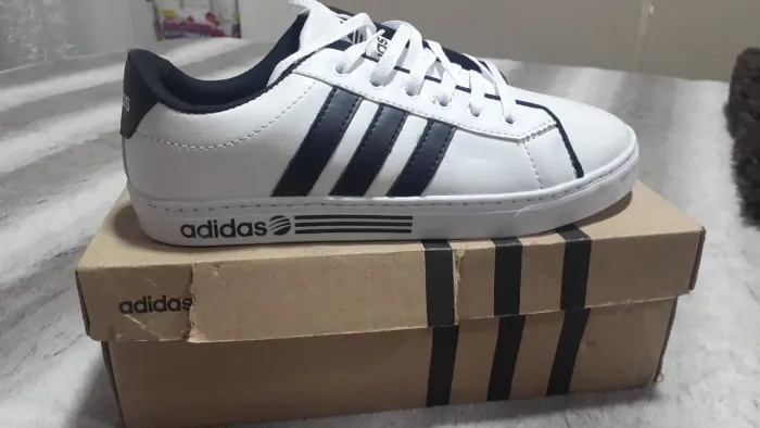 Tênis adidas número 43 na caixa !!!