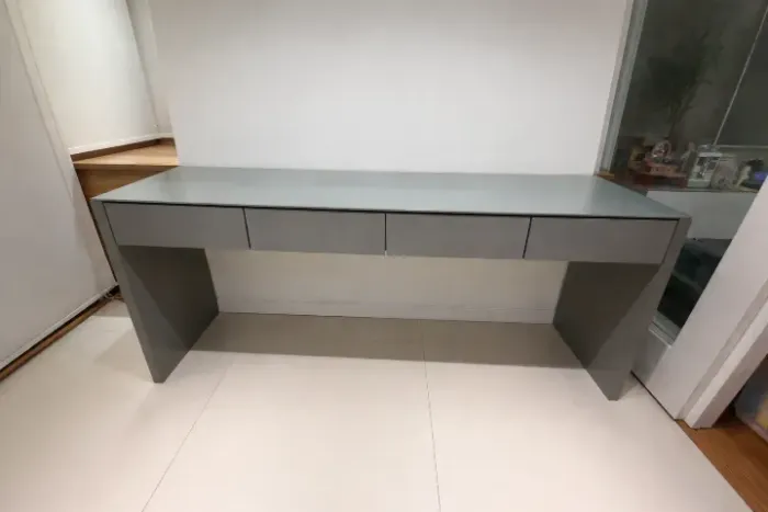 Aparador em Laca Cinza + Tampo de Vidro Pintado na cor