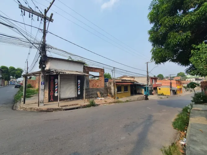 Vendo Terreno de esquina com Ponto Comercial no Monte Pascoal.