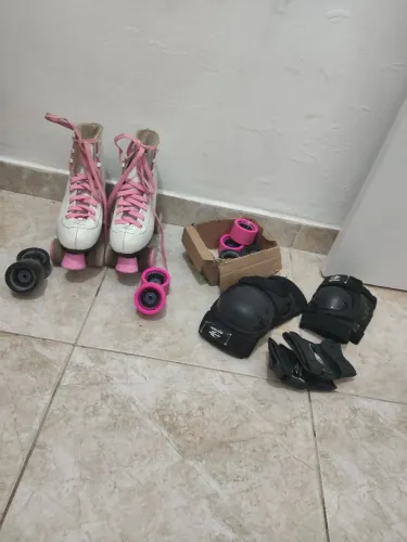 Vendo patins quad(clássico) e acessórios