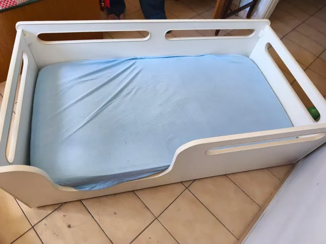 Mini cama com colchão