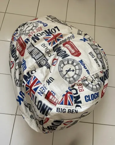 Puff pêra de couro sintético-estampa London (tenho que limpar)