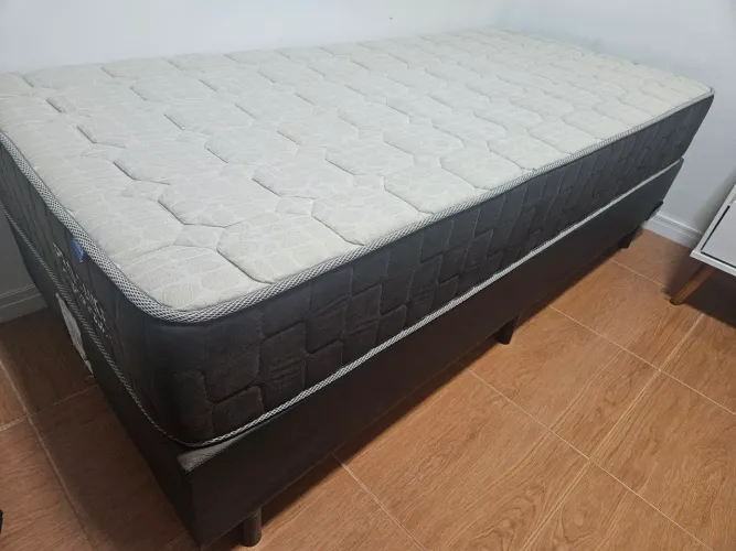 Cama completa em excelente estado