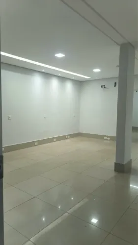 Aluga-se uma sala comercial 