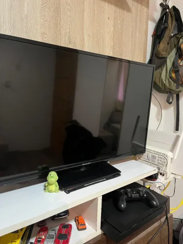 Vendo PS4 500GB + TV LED HD ( Aceito trocas )