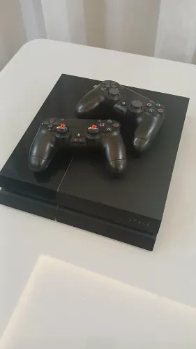 PS4 Fat + 2 controles + 1 Jogo