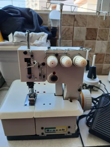 MAQUINA DE COSTURA GALONEIRA