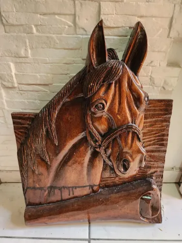 Linda Escultura Madeira  Cavalo Entalhado a Mão ( Desapego )