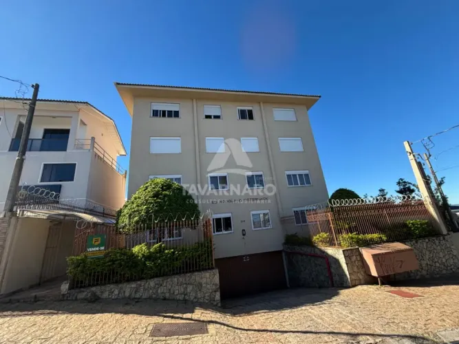 Amplo Apartamento Semimobiliado no Centro!