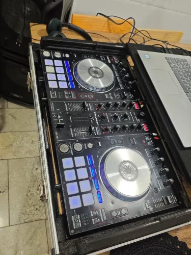 Controladora Pioneer DDJ-SR