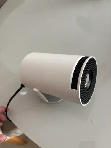 Projetor Hy300, novo usei uma vez ÓTIMO PARA VER COPA